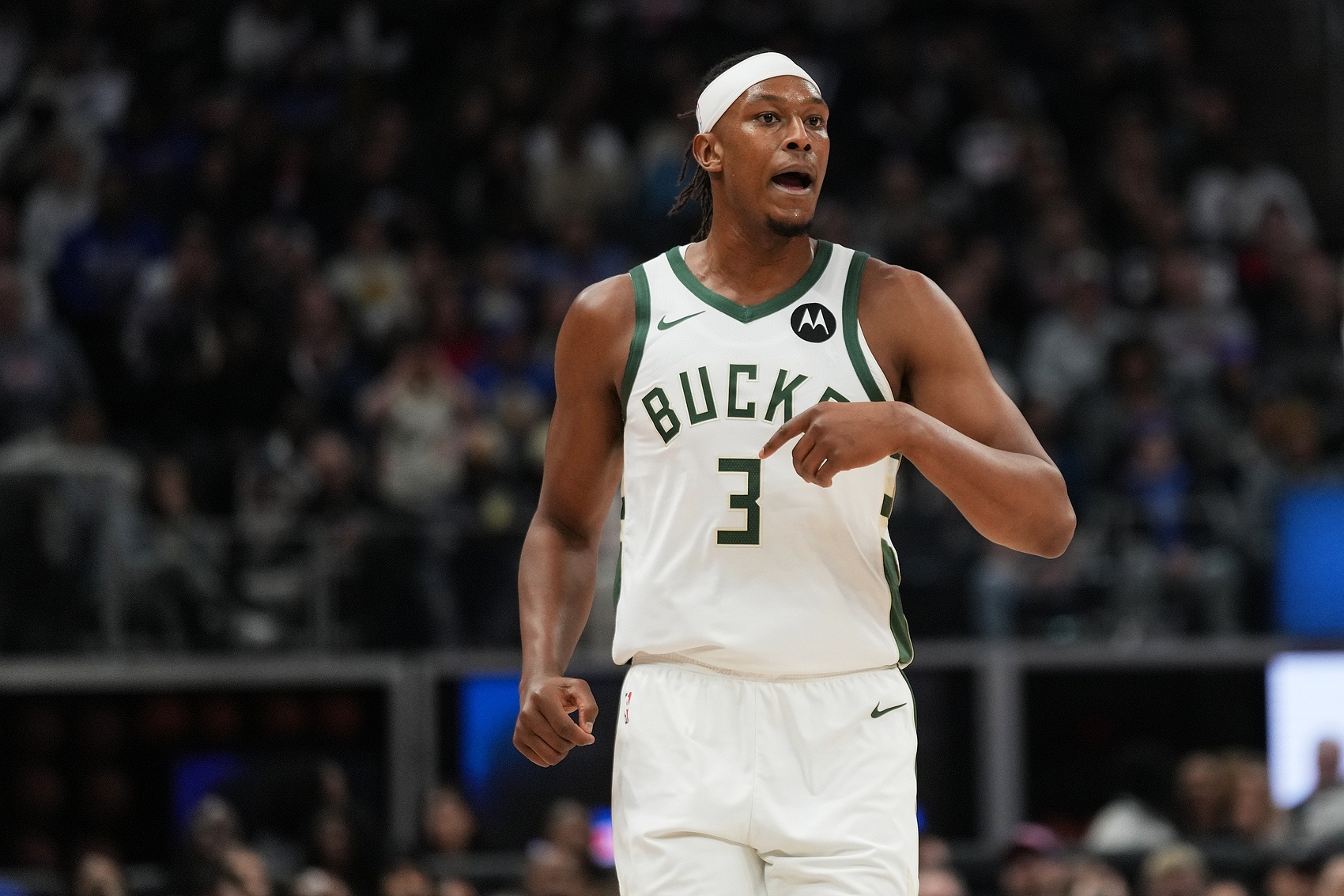 开云入口-表现不俗！特纳半场9投5中&amp;罚球2中2 得到12分6板4帽