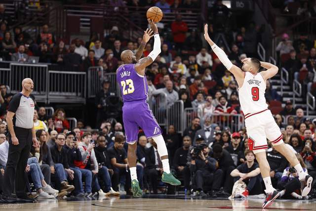 狂轰46+7+11!东契奇大杀四方!湖人拒逆转,詹姆斯下半场划水